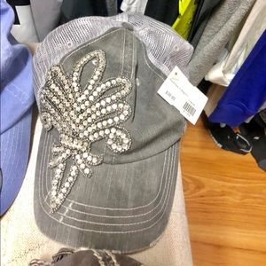 Buckel hat olive and plaque